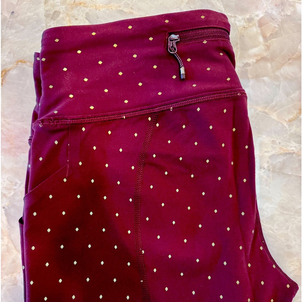 Lululemon cropped leggings.